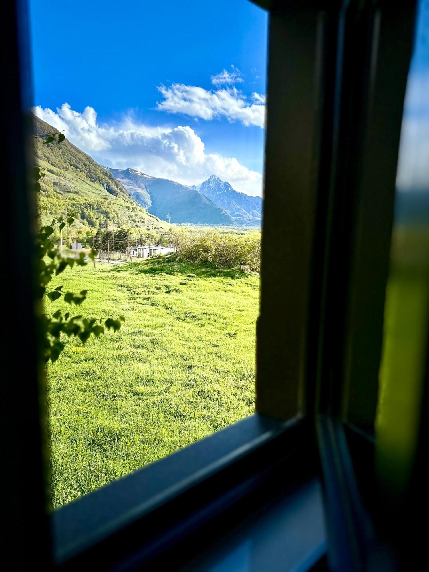 Royal Cottages Kazbegi Eksteriør billede