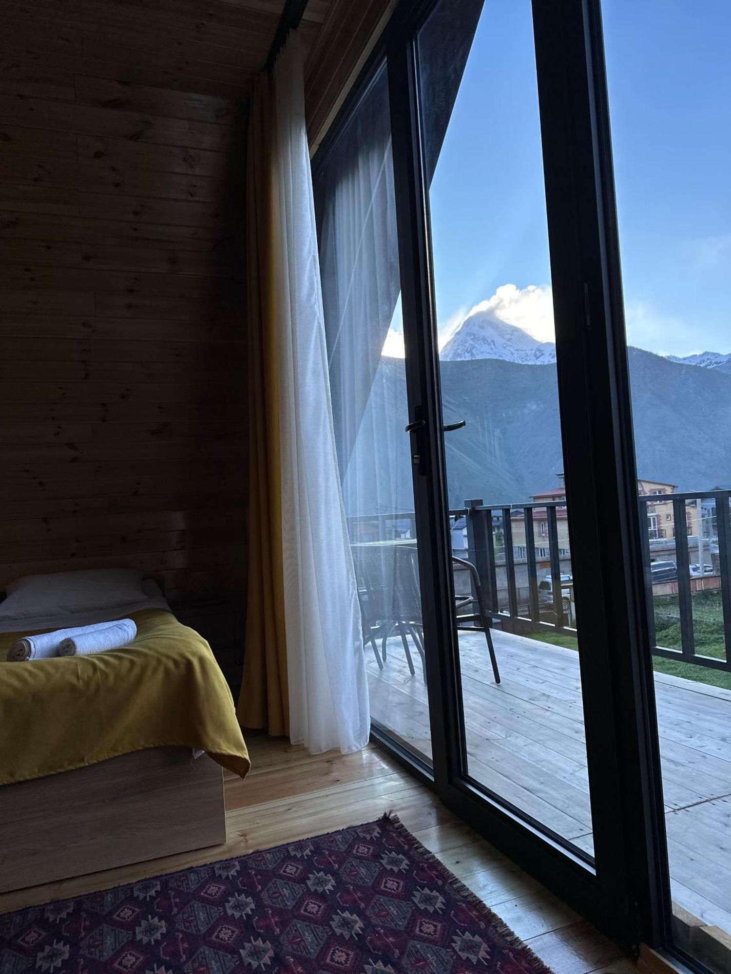 Royal Cottages Kazbegi Eksteriør billede