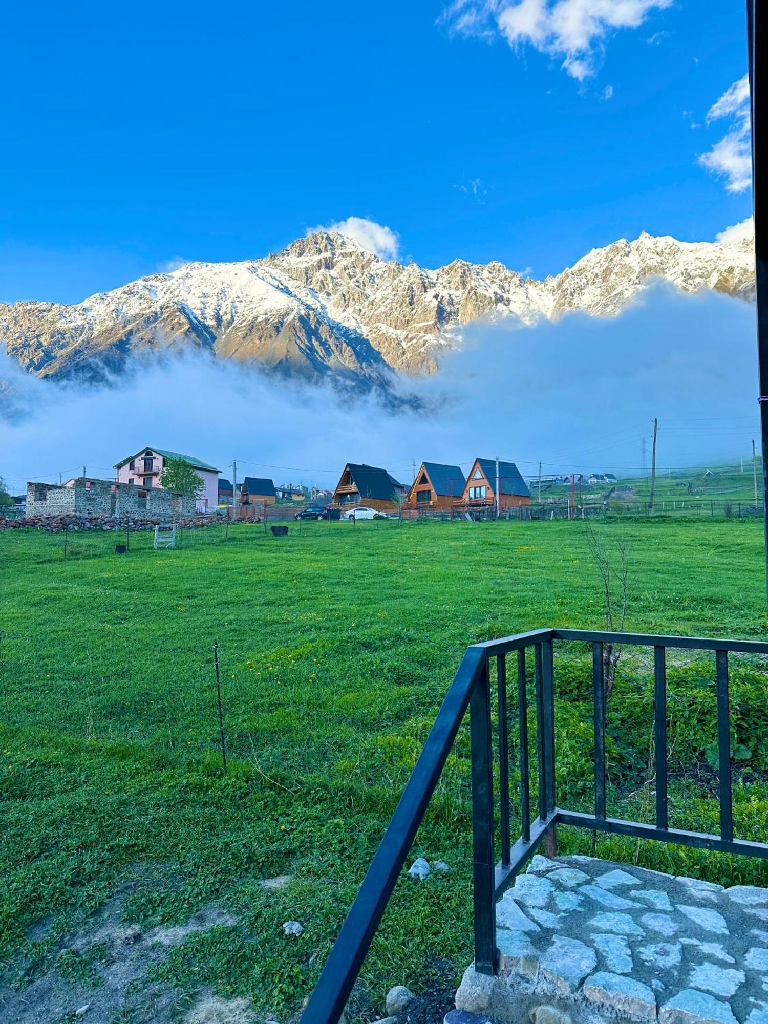 Royal Cottages Kazbegi Eksteriør billede