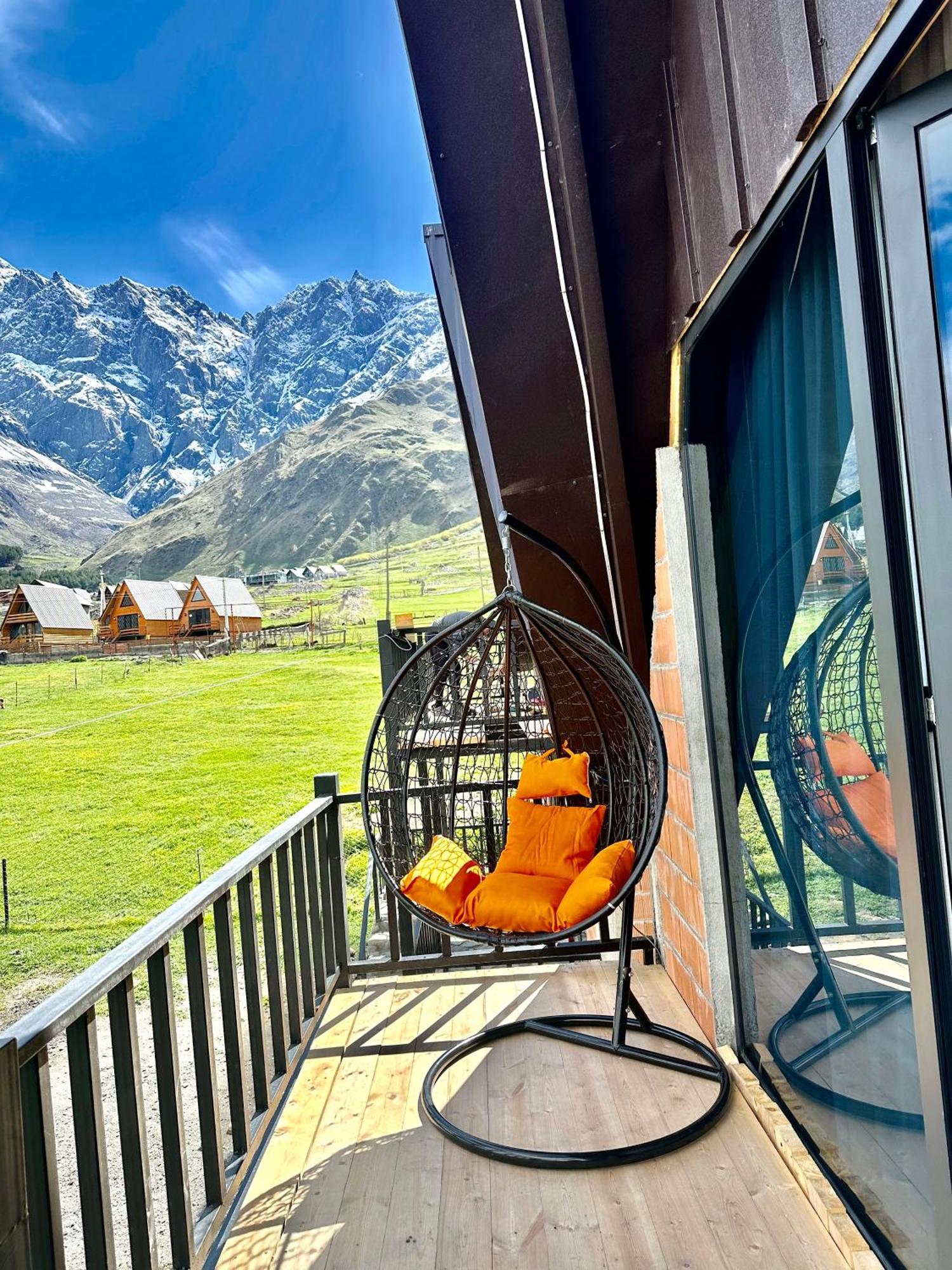 Royal Cottages Kazbegi Eksteriør billede
