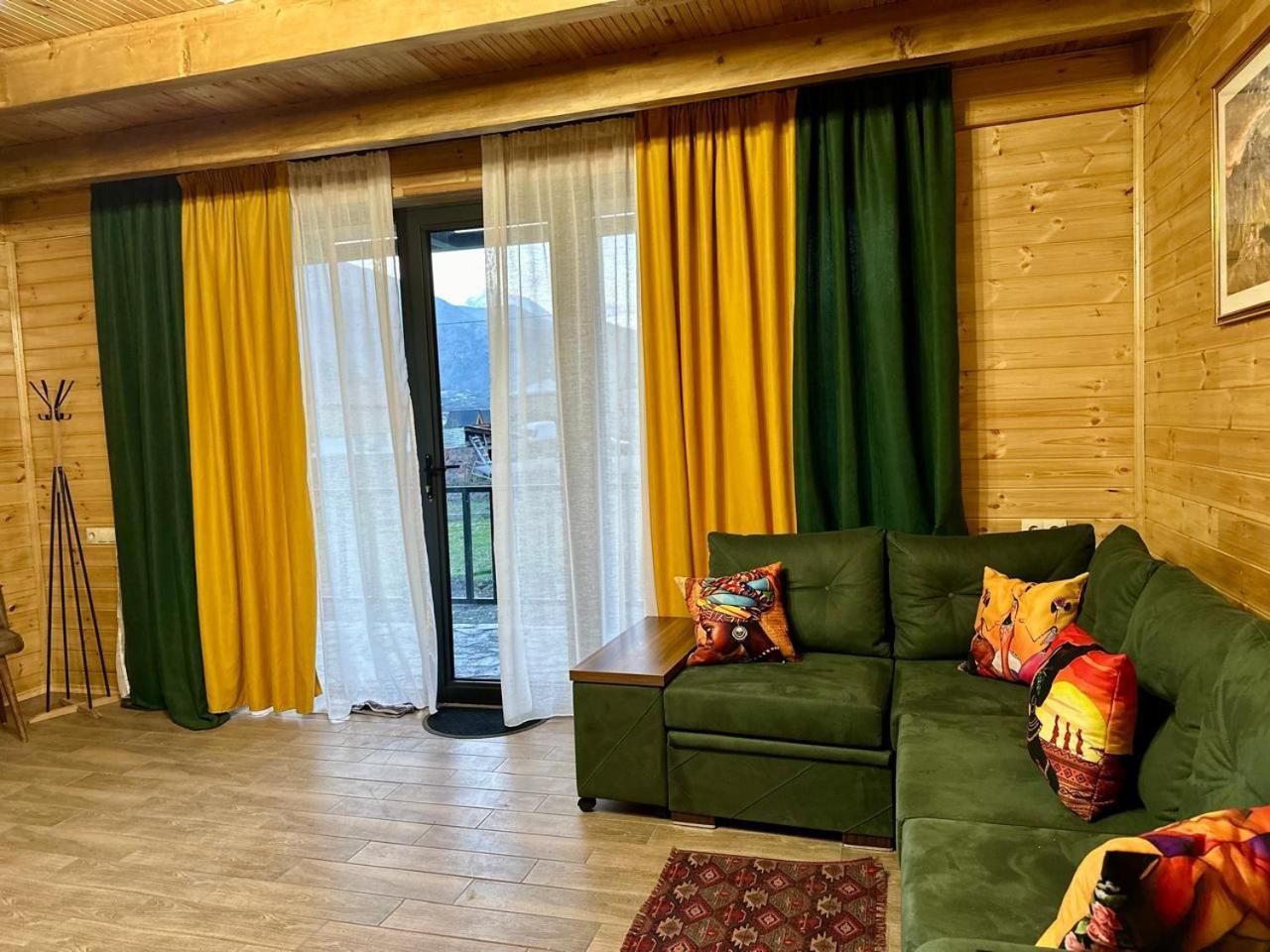 Royal Cottages Kazbegi Eksteriør billede